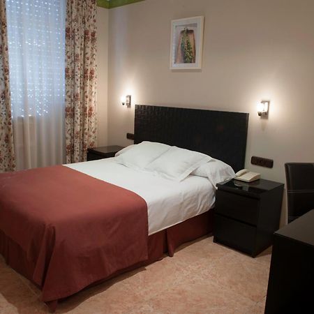 Hotel Alfonso IX (Adults Only) Caces Kültér fotó