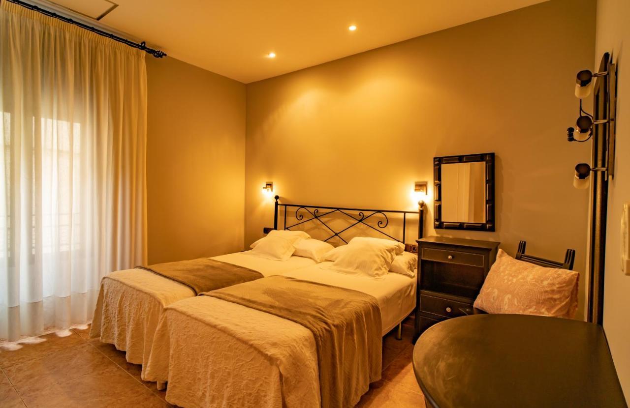 Hotel Alfonso IX (Adults Only) Caces Kültér fotó