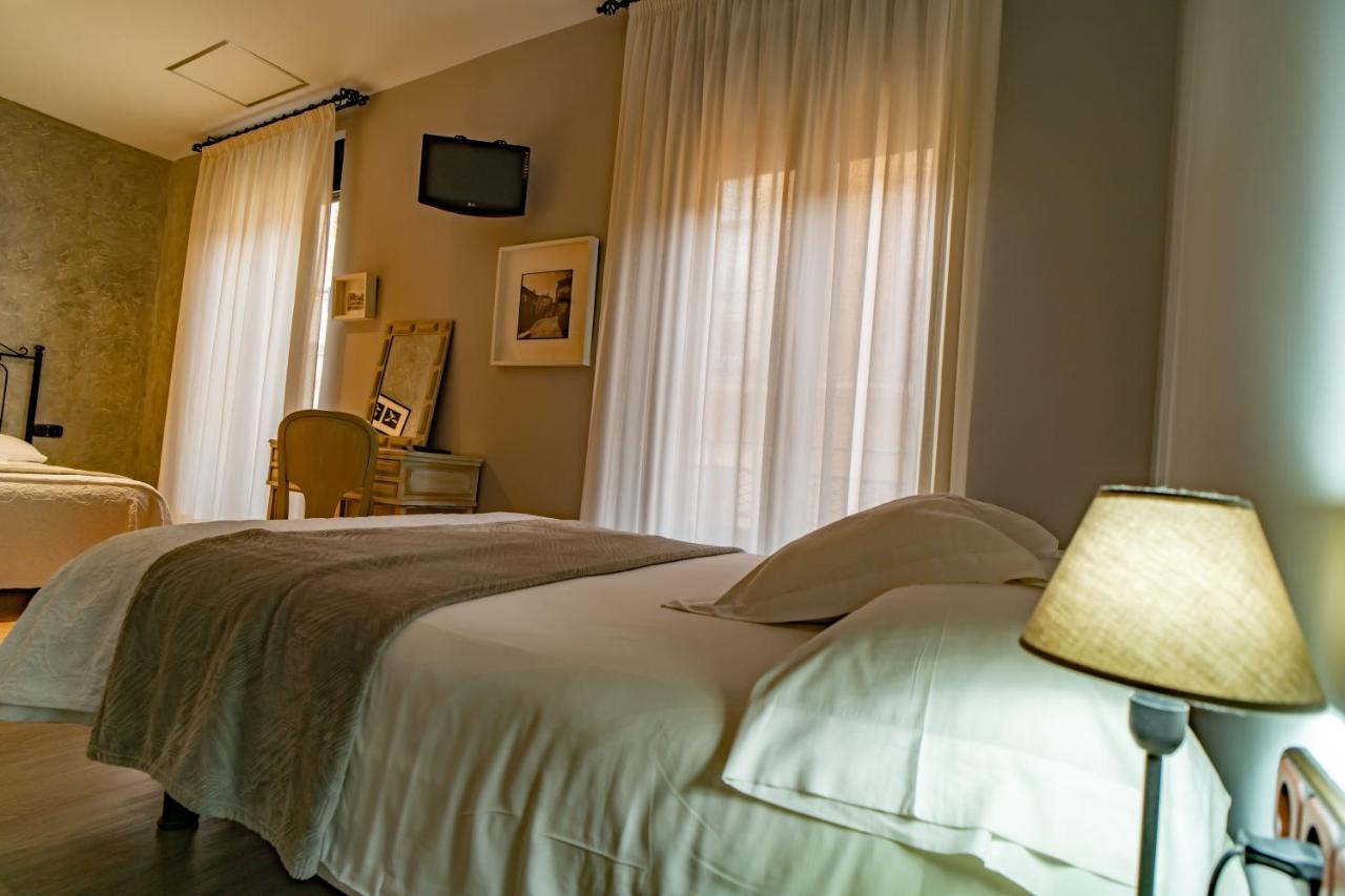 Hotel Alfonso IX (Adults Only) Caces Kültér fotó