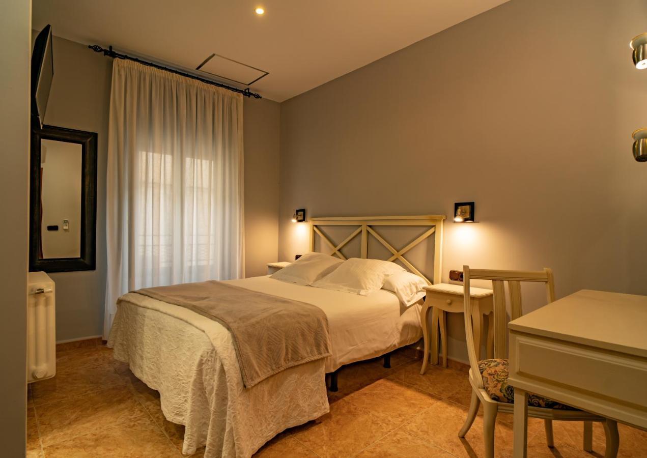 Hotel Alfonso IX (Adults Only) Caces Kültér fotó
