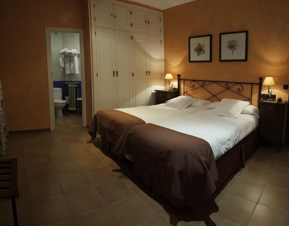 Hotel Alfonso IX (Adults Only) Caces Kültér fotó